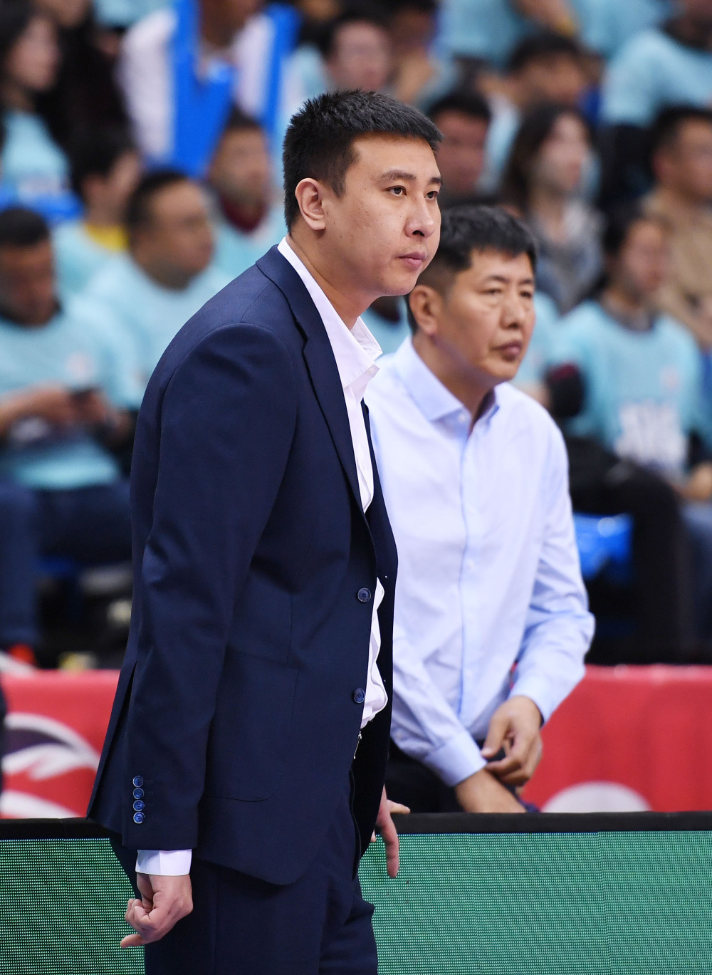 欧冠分析关于关键时刻CBA季后赛传出新动向，巴黎圣日耳曼完成体检，管理层表态——底气十足，资深球员宣示担当的信息