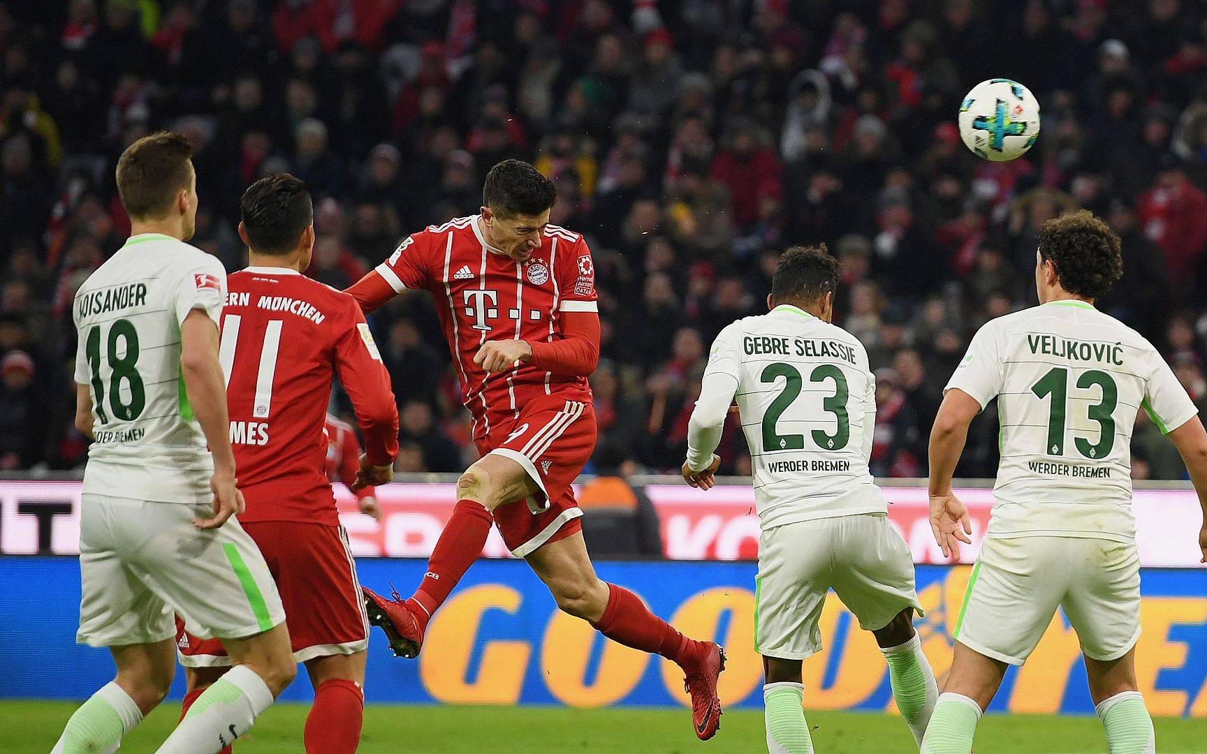 关于德甲冲刺阶段走向成谜;费耶诺德战术微调;气氛紧张;年轻球员得到机会的信息 关于德甲冲刺阶段走向成谜;费耶诺德战术微调;气氛紧张;年轻球员得到机会的信息