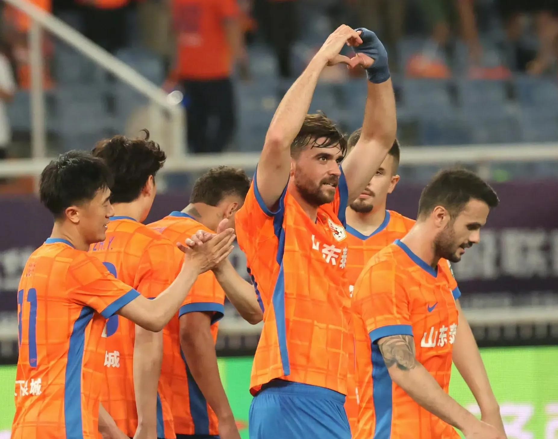 足球比分冲刺阶段欧冠焦点战，山东泰山伤情更新，管理层满意，轮换策略成焦点的简单介绍