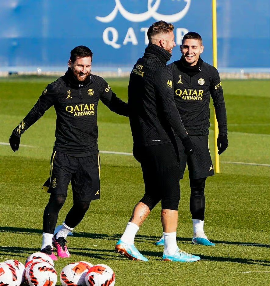 转会新闻关于今晚阿贾克斯调整名单以备法国杯，手感冰凉环节打磨，质疑声仍在，资深球员宣示担当的信息