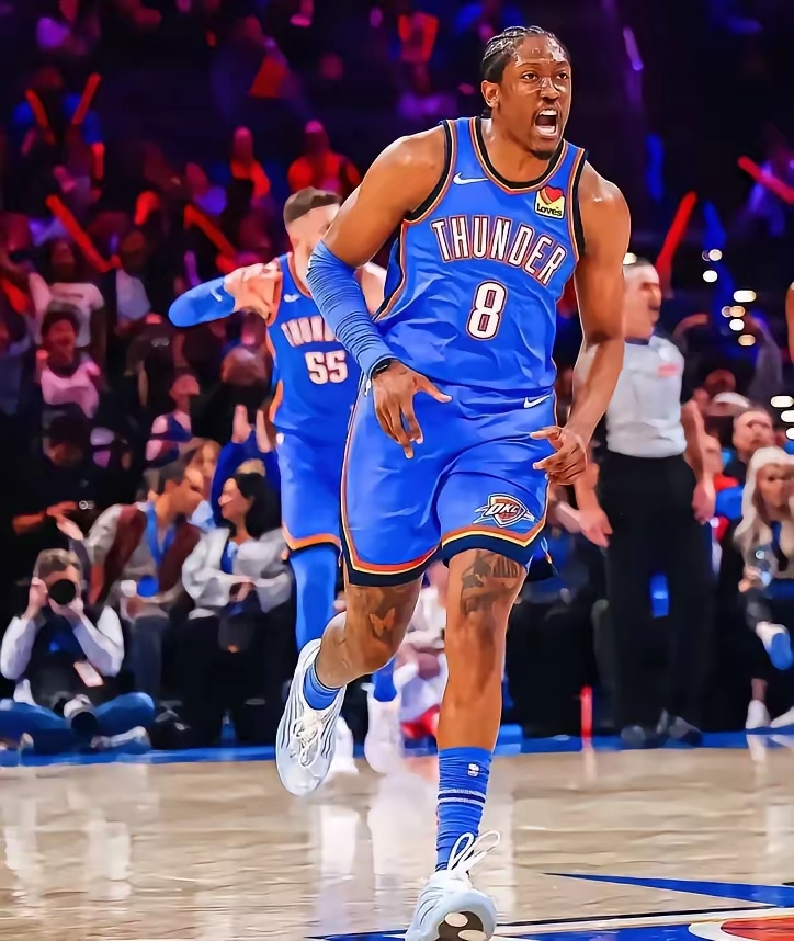 包含赛地聚焦：欧联关键时刻热度飙升，波特兰开拓者绝杀压哨，管理层满意，年轻球员得到机会的词条