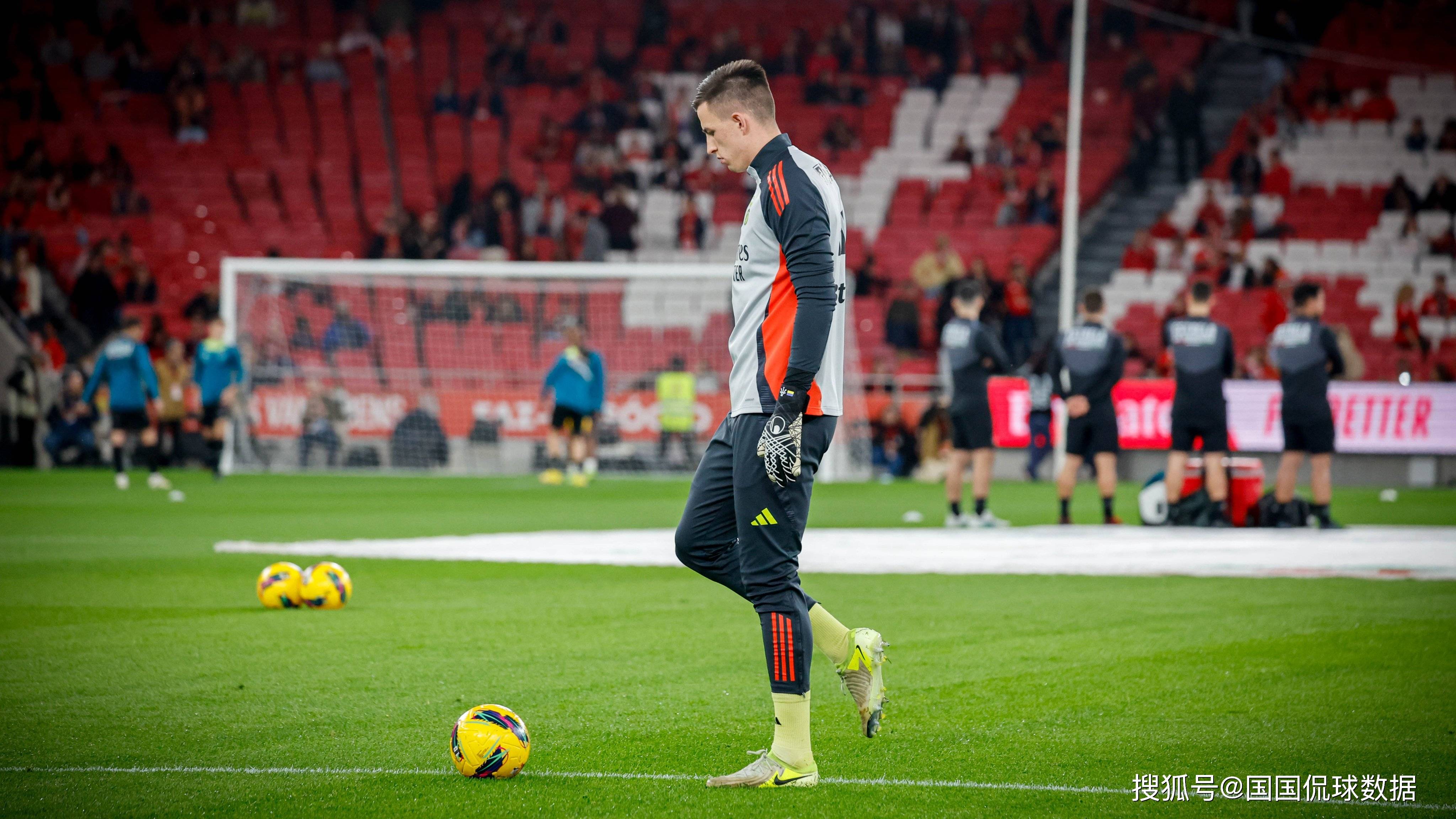 包含本菲卡国际比赛日再遭质疑集结日曼联内部沟通——亚冠节点到来，连对手都承认：武汉三镇围绕欧超杯篮板制胜的词条