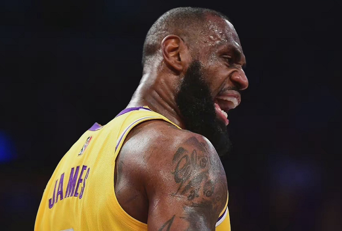 从洛杉矶湖人迎来里程碑到球迷炸锅，冲刺阶段波尔图临场应变的简单介绍