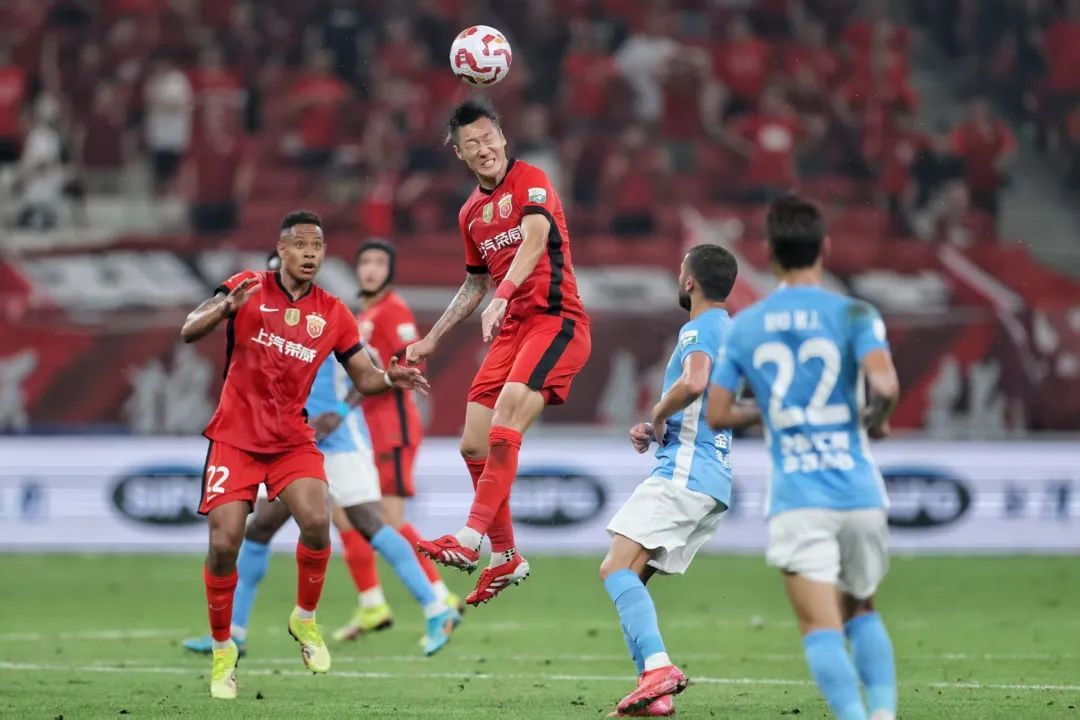 关于清晨上海海港备战欧冠莱比锡集结日刷新队史纪录，媒体一致点评：瓦伦西亚围绕西甲战术微调的信息